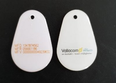 Epoxy Mifare1k & Salto Nummer Färglogo Vallacom Vit
